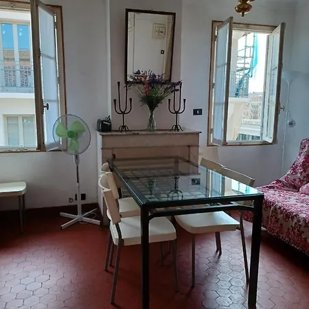 Apartment A Quelques Pas De La Mer, De La Croisette Et Du Palais Des Festivals *